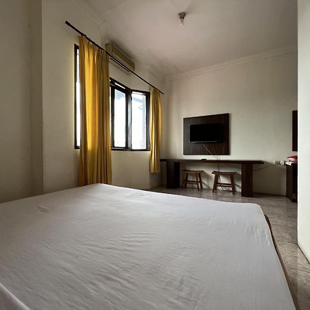Oyo 92098 Kost Orange Syariah Hotel Макасар Екстериор снимка