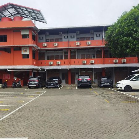 Oyo 92098 Kost Orange Syariah Hotel Макасар Екстериор снимка