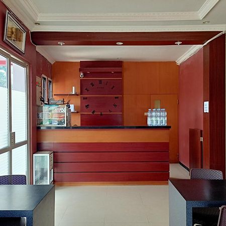 Oyo 92098 Kost Orange Syariah Hotel Макасар Екстериор снимка