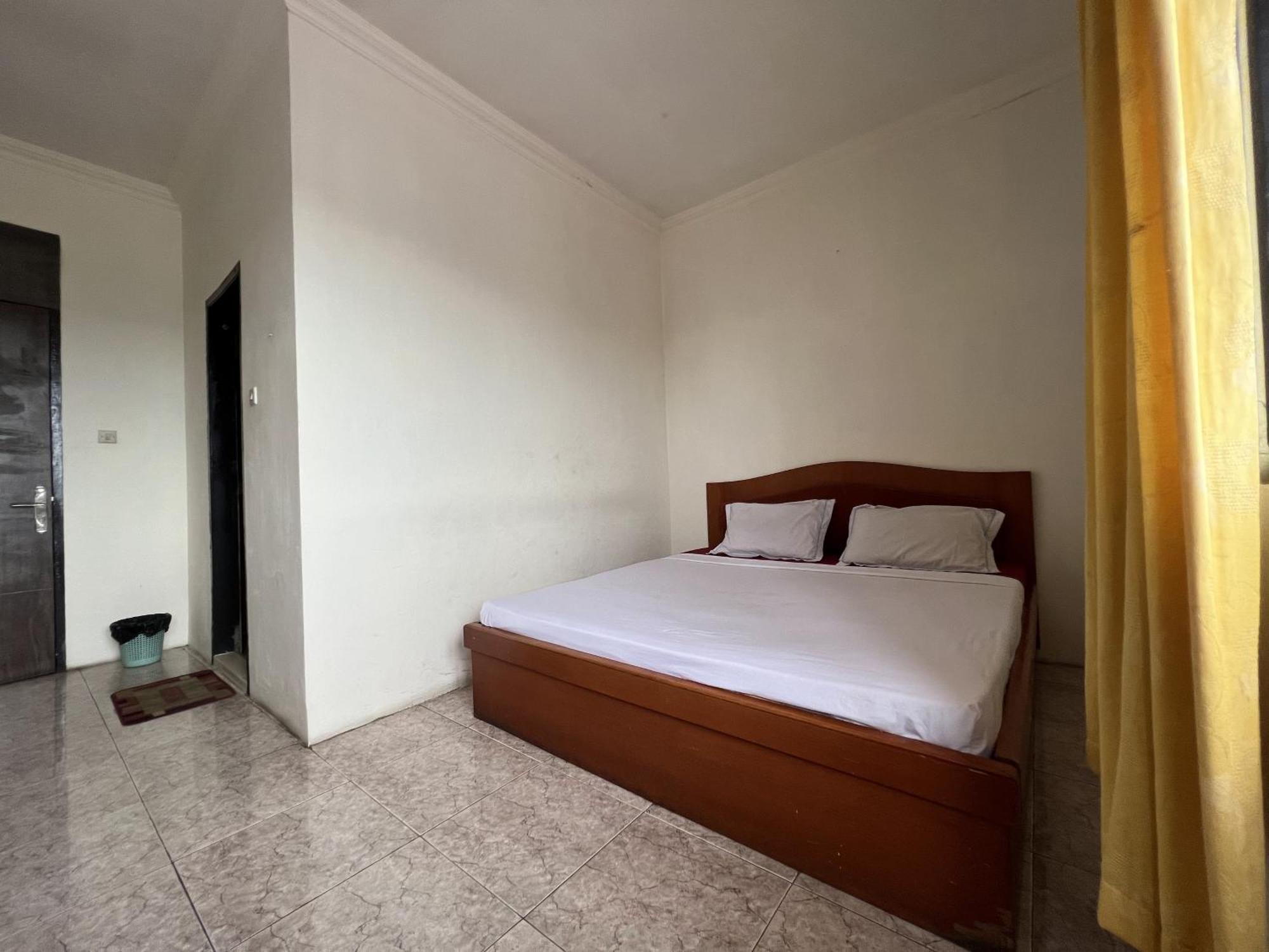 Oyo 92098 Kost Orange Syariah Hotel Макасар Екстериор снимка