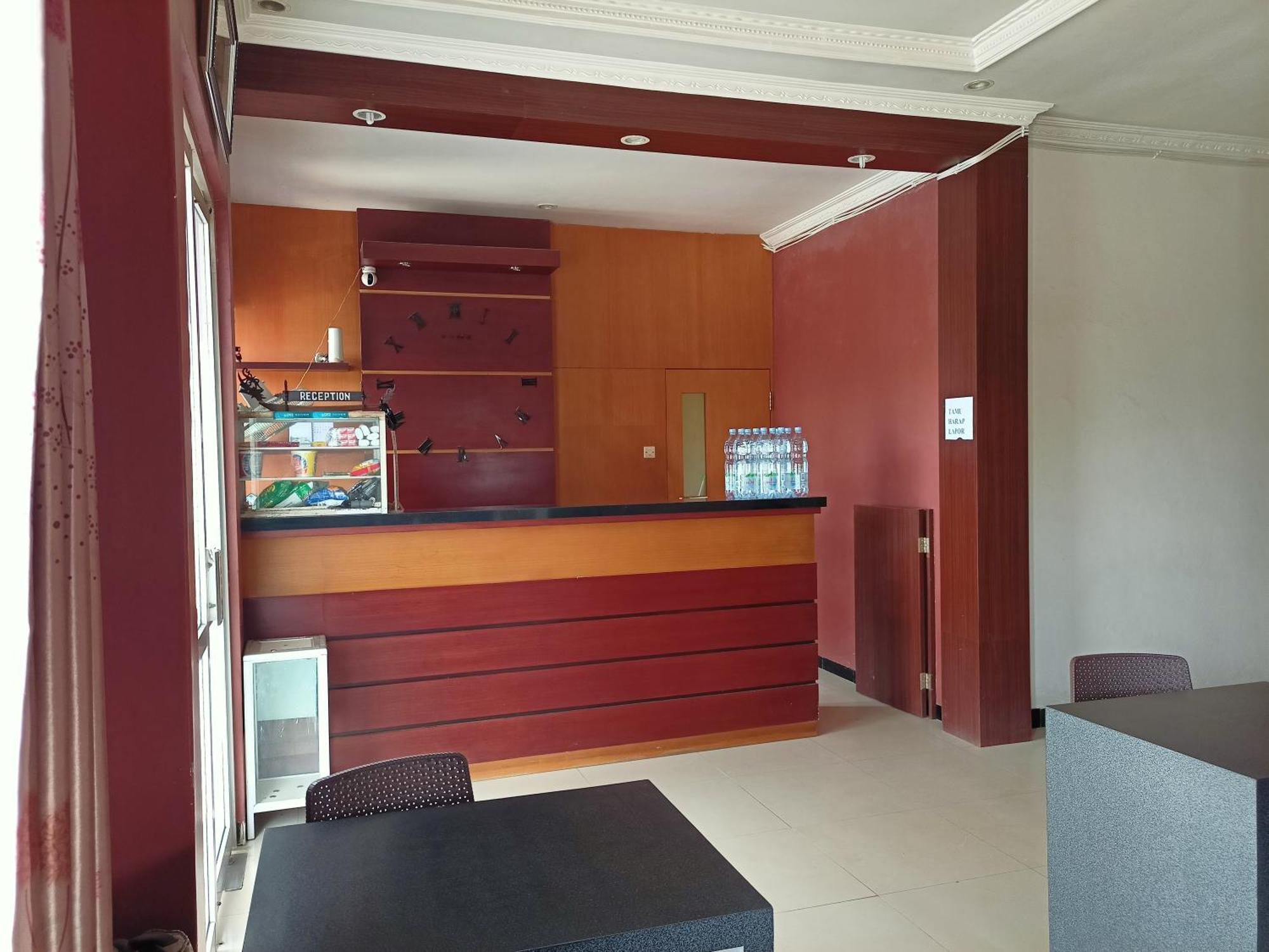 Oyo 92098 Kost Orange Syariah Hotel Макасар Екстериор снимка