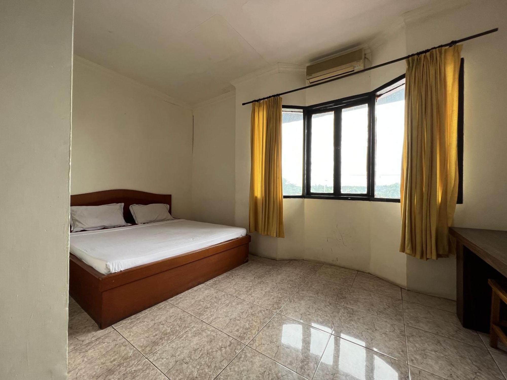 Oyo 92098 Kost Orange Syariah Hotel Макасар Екстериор снимка